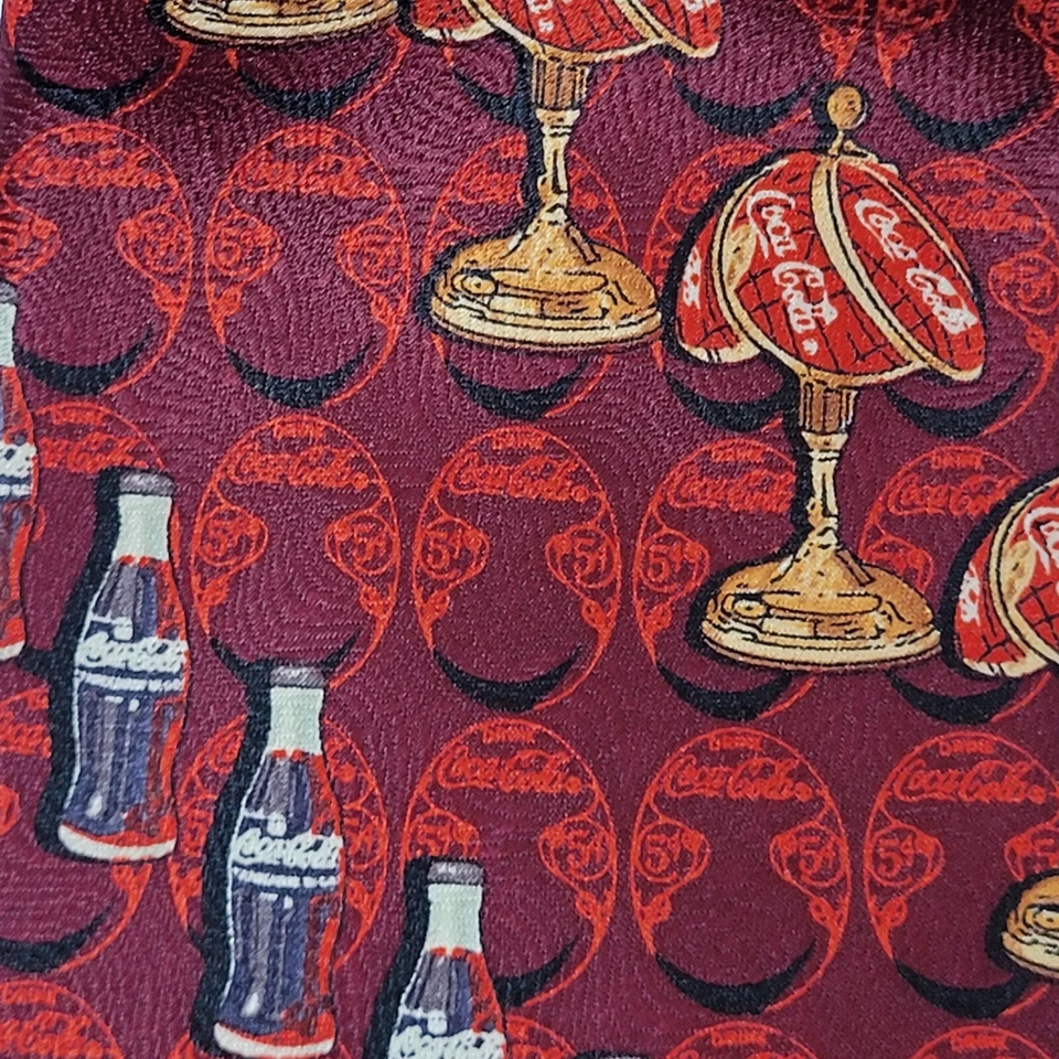 Corbata para hombre Coca-Cola borgoña logotipo retro vintage botellas coches lámparas Foto 2 de 4