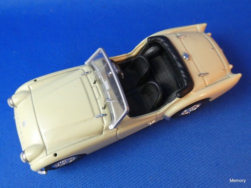 TRIUMP TR3A VANGUARDS LLEDO 1/43 - Foto 2 di 8