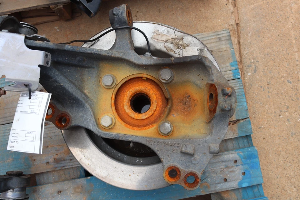 Chevy Silverado 2500 HD 2020-2023 4x4 eje delantero izquierdo nudillo rueda buje OEM Foto 2 de 4