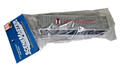 Walthers 948-8221   Yang Ming   40' Plastic Container  NIB