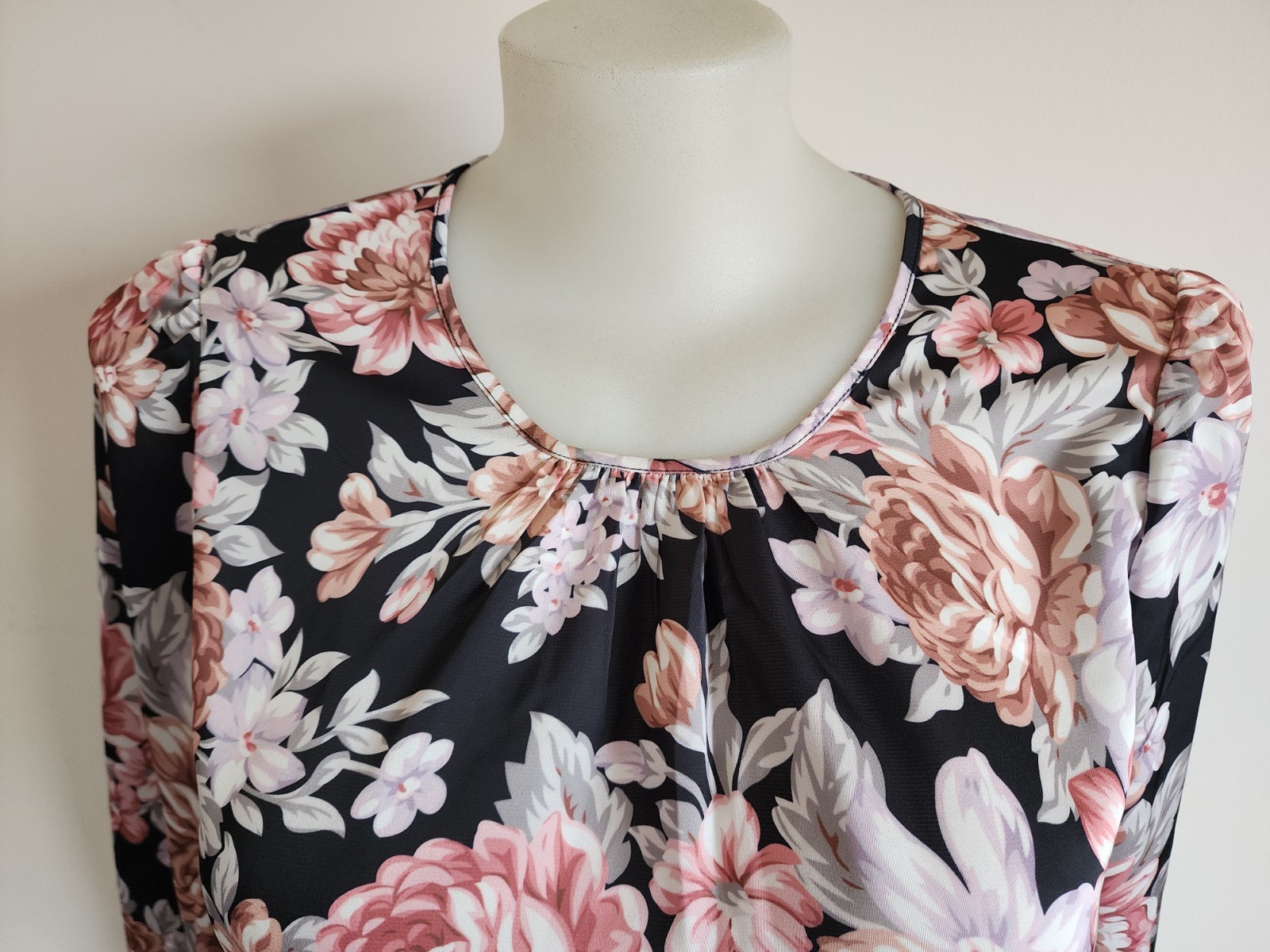 Review RE20TW147 Ladies Black Floral Fall My Way Long Sleeve Top Size 16 New image 2