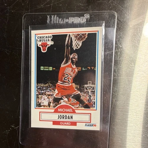 Fleer 1990-91 Base Set #26 Michael Jordan Chicago Bulls Basketball Card