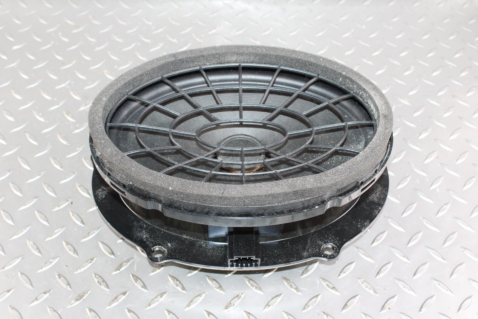 19-24 CONTINENTAL GT GTC Passenger R Door Rearward Speaker Bass Loudspeaker OEM