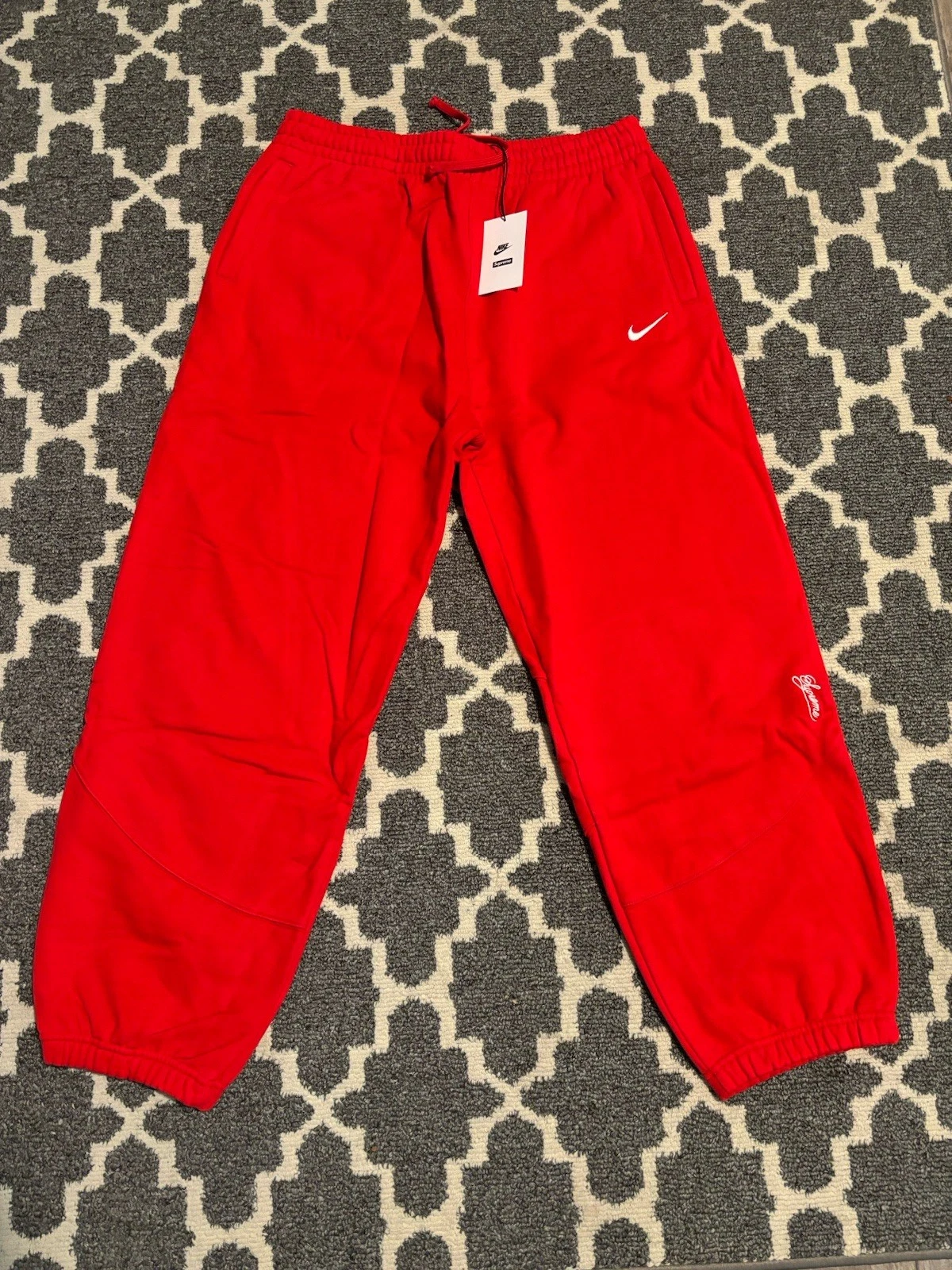 Pantalon de survêtement Supreme Nike SS25 à la main taille L rouge