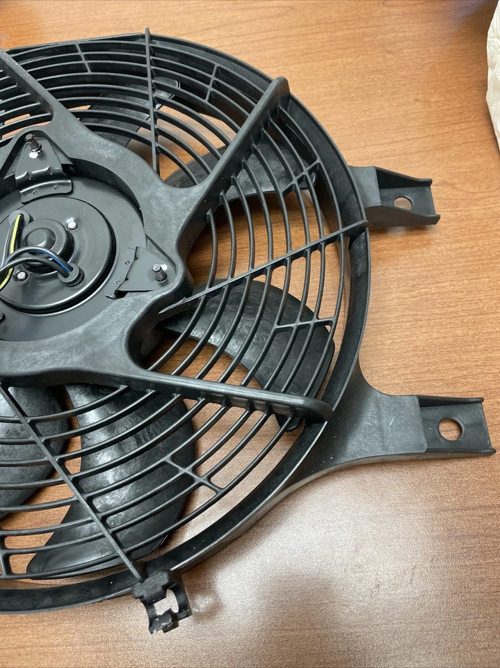 Conjunto de ventilador condensador aire acondicionado TYC 610630 para Nissan Frontier Xterra 2001-2004 Foto 4 de 4