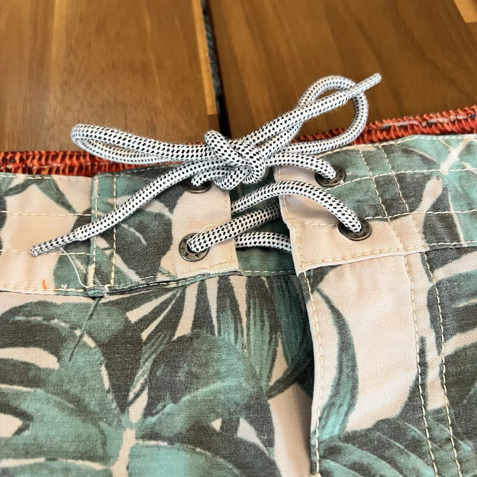 Rip Curl Mens Board Shorts Size 30 - Image 3 of 4