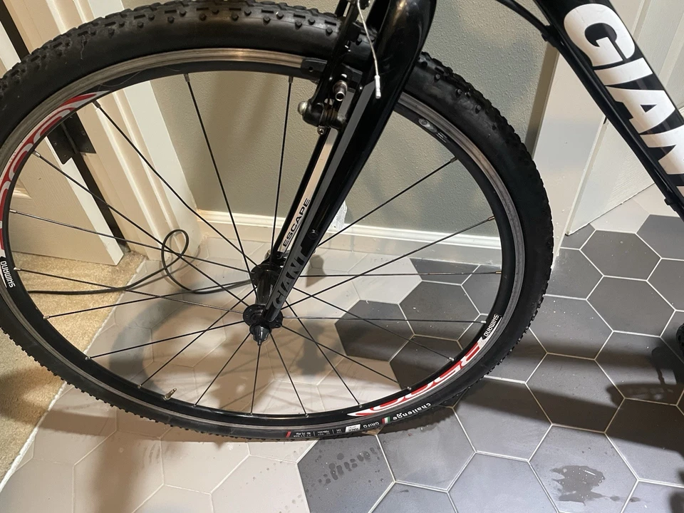 Giant Escape 3 Hybrid Bike – Used, Good Condition PICKUP ONLY  - Image 4 of 4