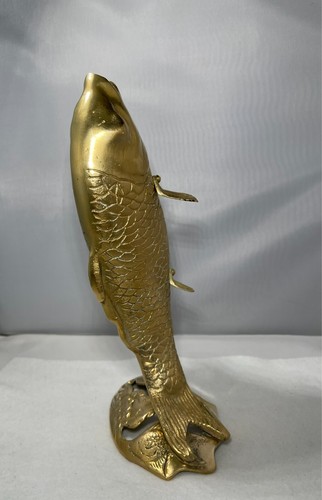 Statua pesce koi ottone vintage metà secolo salto basso statuina decorazione costiera - Foto 4 di 4