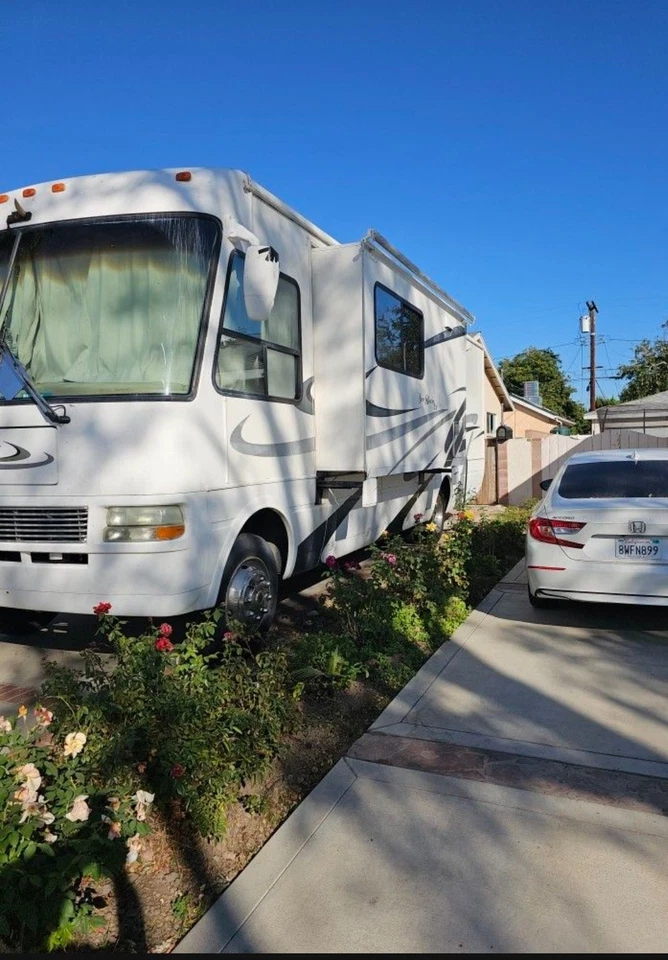 2005 Motorhome RV - Image 2 of 4