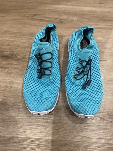 Mens Water Shoes Size 9