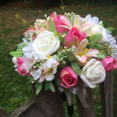 - ein Braut Hochzeitsstrauß aus künstlichen rosa & elfenbein Hortensien Rosen & Lilie