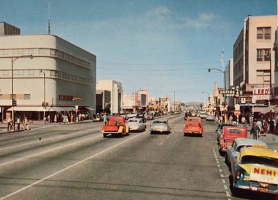 Bakersfield Ca Vintage Chrome Postcard 1950 S Cars Penny S Vests Drug Store P8 Ebay