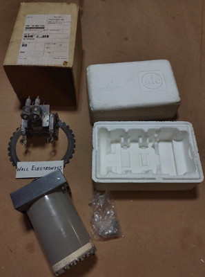 ATC 305E004A10PX Timer =New In Box= Cracked Case =