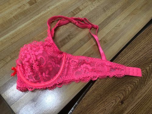 Reggiseno semi foderato Victoria Secret taglia 34B pizzo rosa neon - Foto 2 di 5
