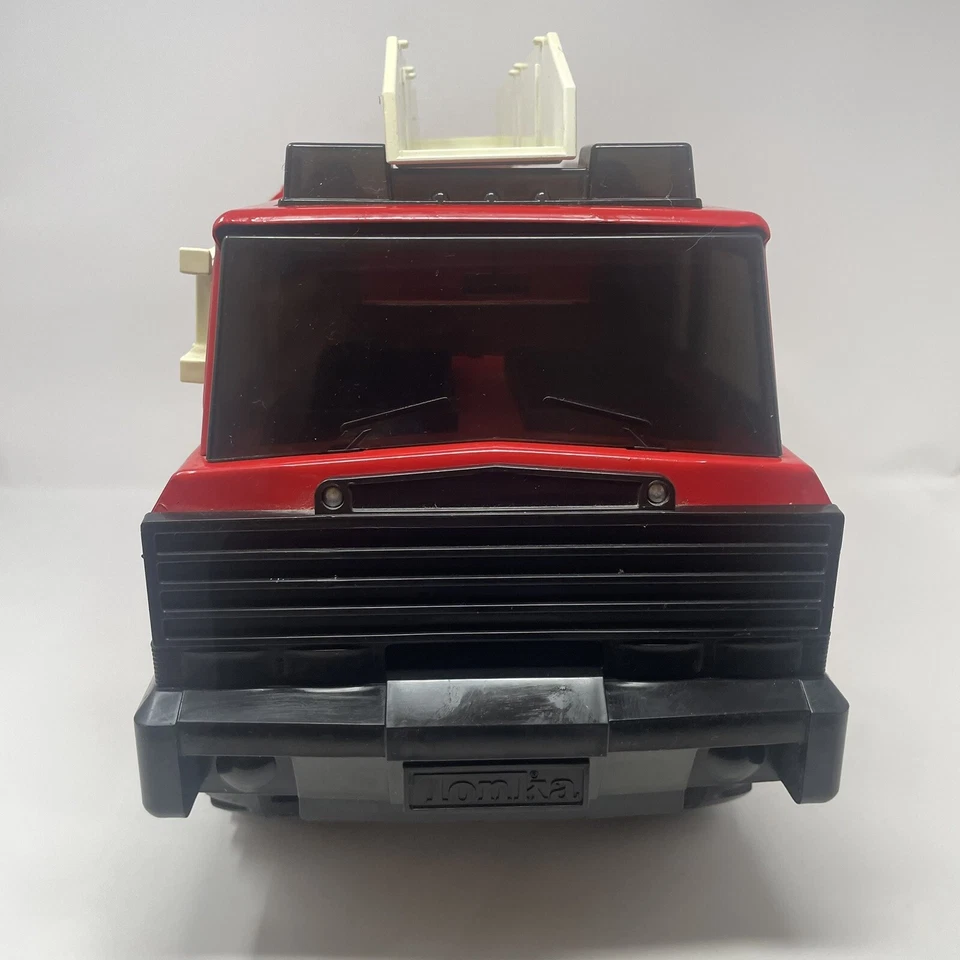 Tonka NO. 5 fire truck With Ladder On Side Of Truck FIRE TRUCK METAL & PLASTIC - Image 4 of 4