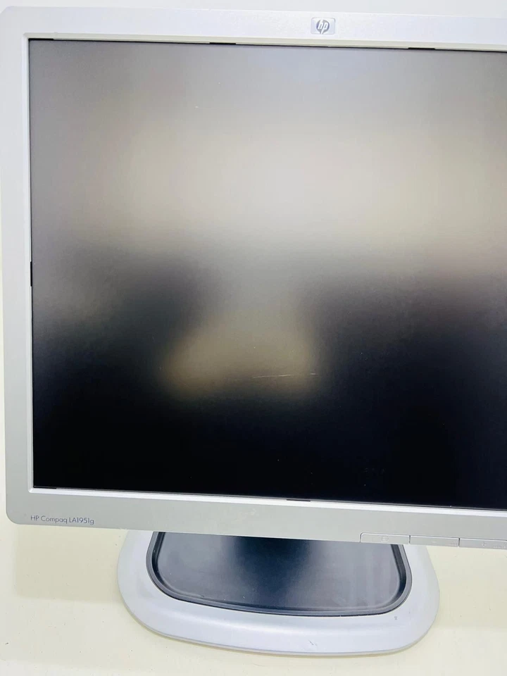 HP Compaq LA1951G 19" TFT Active Matrix LCD Monitor - Grade B - Image 2 of 4