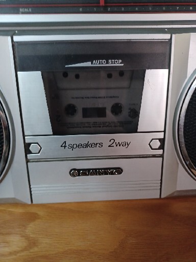 SANYO M9706 PORTABLE BOOMBOX RADIO AM/FM CASSETTE PLAYER TESTED WORKING