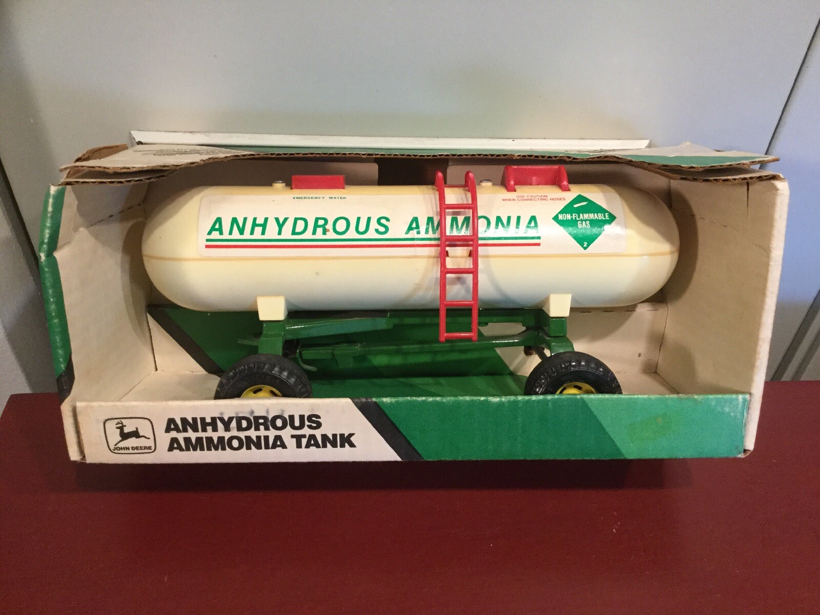 Vintage Ertl John Deere Anhydrous Ammonia Tank Trailer Still In Box 1/ ...