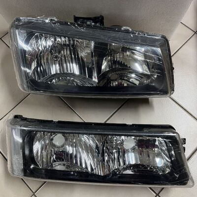 Vision Automotive Right Headlight Set For 03-06 Avalanche Silverado