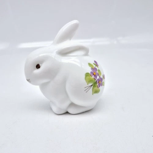 Fenton Bunny Rabbit Figurine Hand Painted Violets In The Snow Signed P.Y. Palmer
