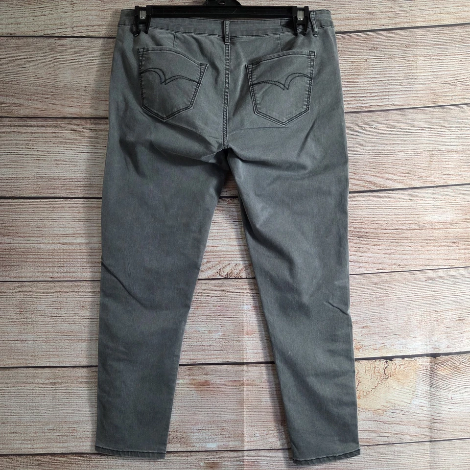 Lee Cooper Faded Black Jeans ~ Size 14 Women's ~ 7/8 Length, Button Hem - Image 3 of 4