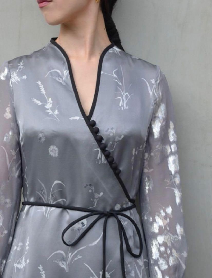 スーツ・フォーマル・ドレス Mame kurogouchi Silk Lame Printed Dress Mame Kurogouchi Silk Lame Print V-Neck Dress Gray 2019AW | eBay