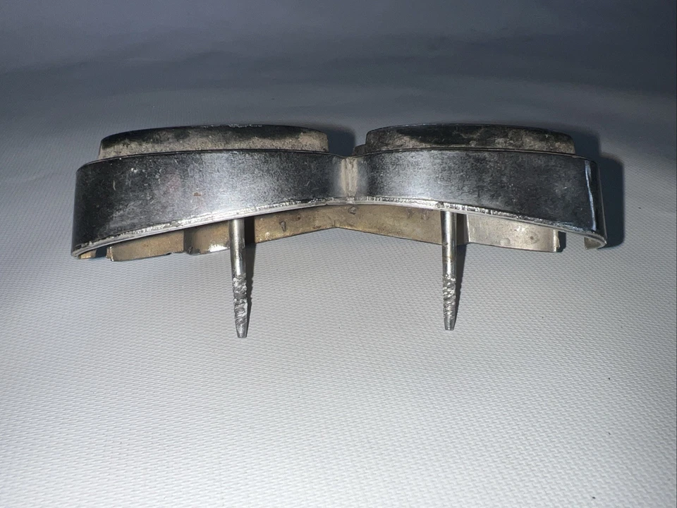 Chevrolet Chevelle Super Sport SS 396 1969 fabricante de equipos originales emblema de parrilla delantera 3942781 Foto 4 de 4