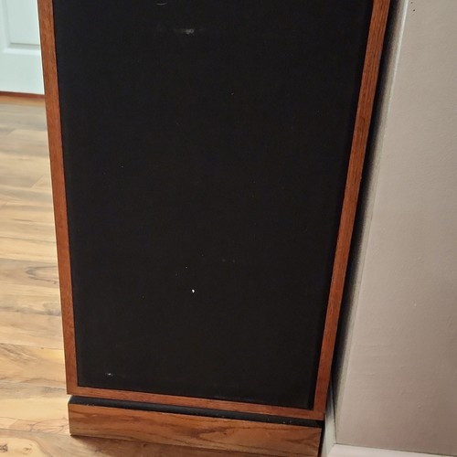 Klipsch Vintage Speakers Pair 1985 Serial 8851685 & 8851684