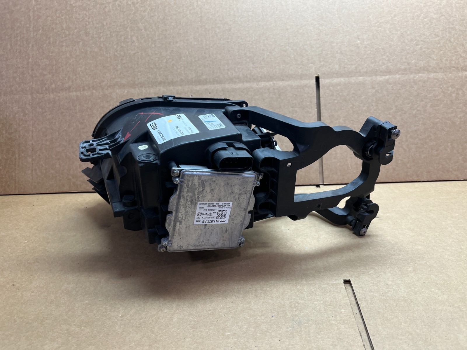 Bentley Bentayga 2017-2020 Right Headlight