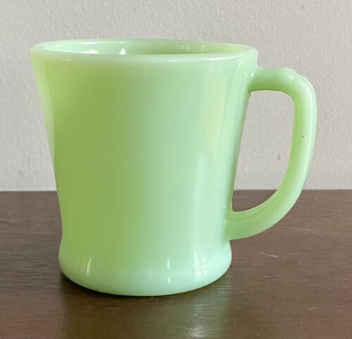 VTG Jadeite Fire-King Flat Bottom D Handle Mug Ovenware, ca 1948-1950. - Picture 2 of 8