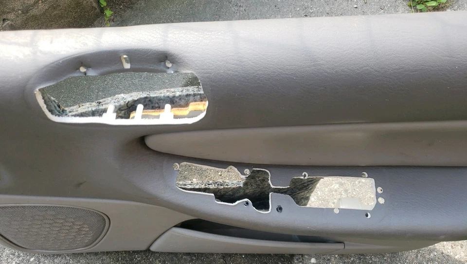 Panel de puerta interior gris lado pasajero delantero derecho Chrysler Sebring sedán Foto 3 de 4