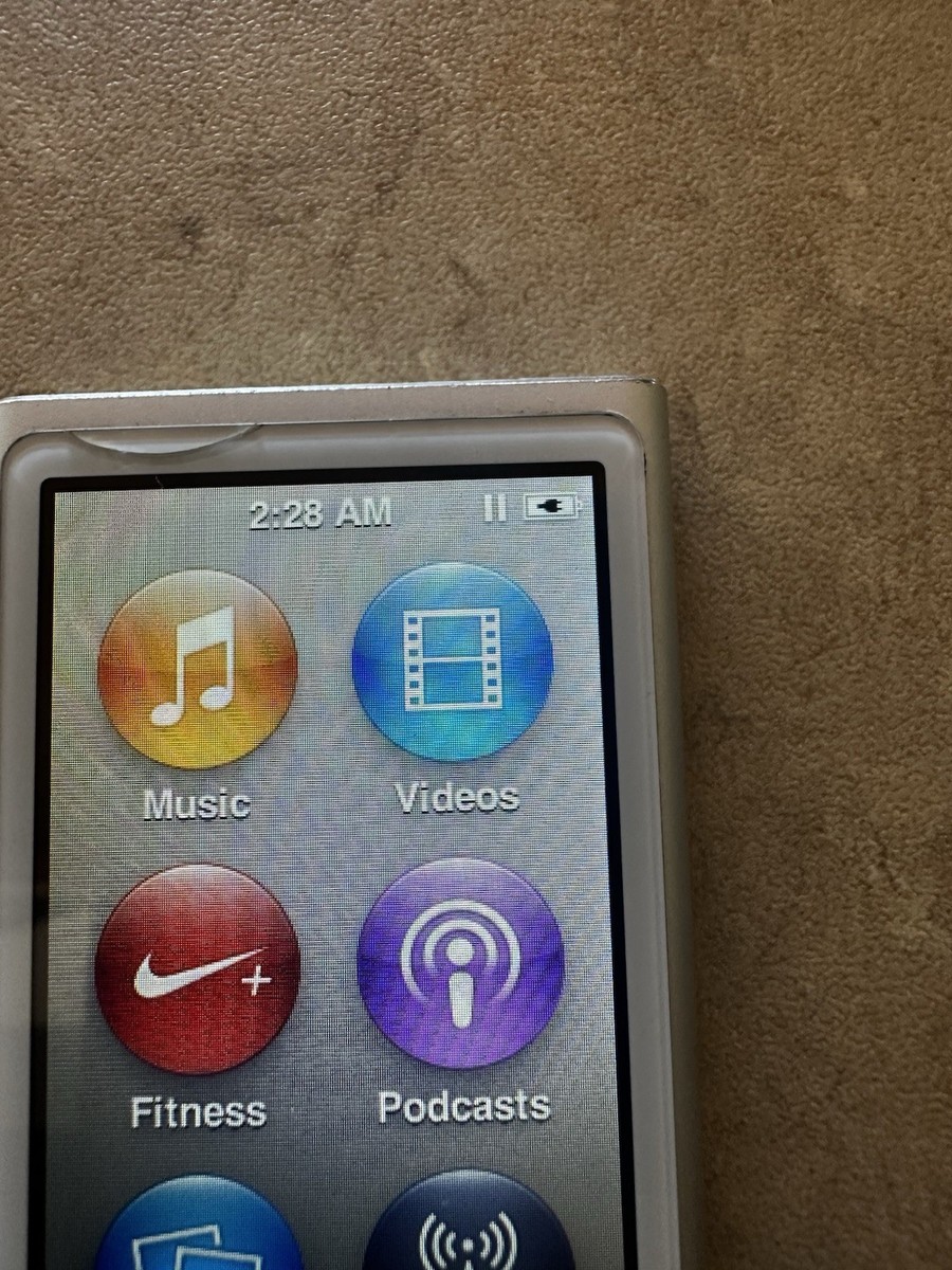 iPod Nano 7th Generation 16 GB [Silver] Model: A1446 Bluetooth