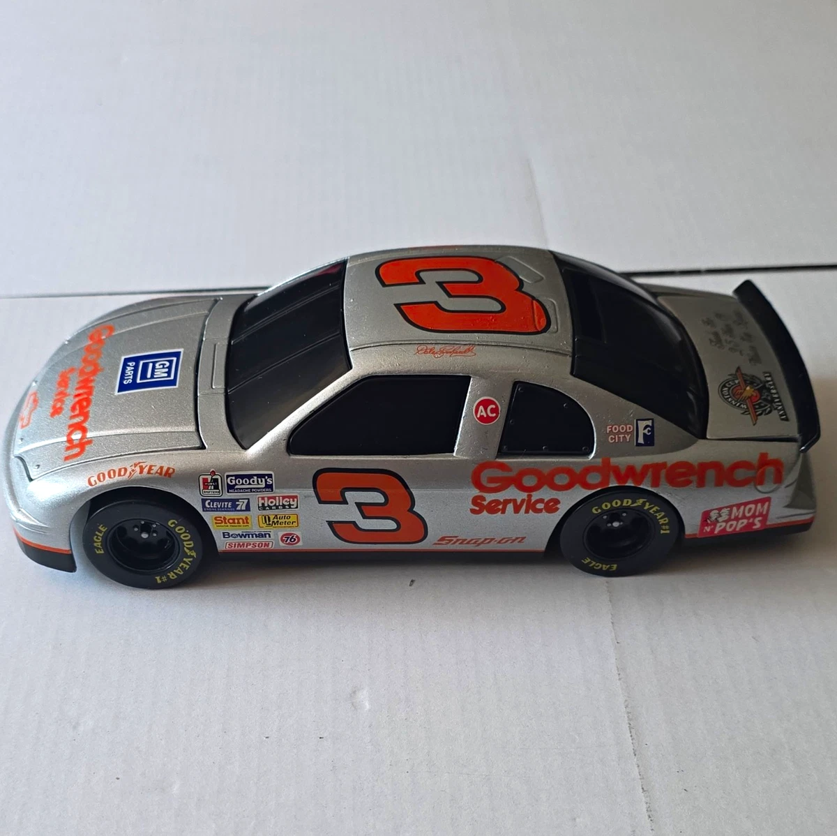 Dale Earnhardt Diecast Racing Cars Silver 1995 Vehicle Year for