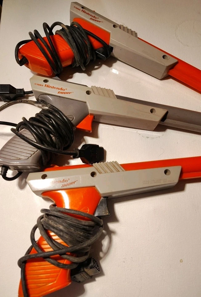 3 Vintage Original 1985 Nintendo NES Zapper Duck Hunt Gun NES-005 Orange & Gray - Image 2 of 4