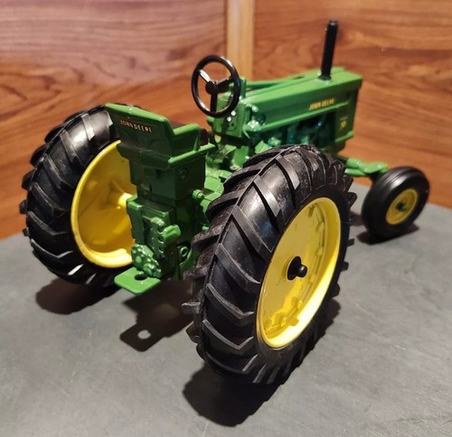 NIB ERTL JOHN DEERE 1953 MODEL "70 ROW-CROP" 1:16 TRACTOR MADE IN USA IN 1991 - Picture 9 of 24