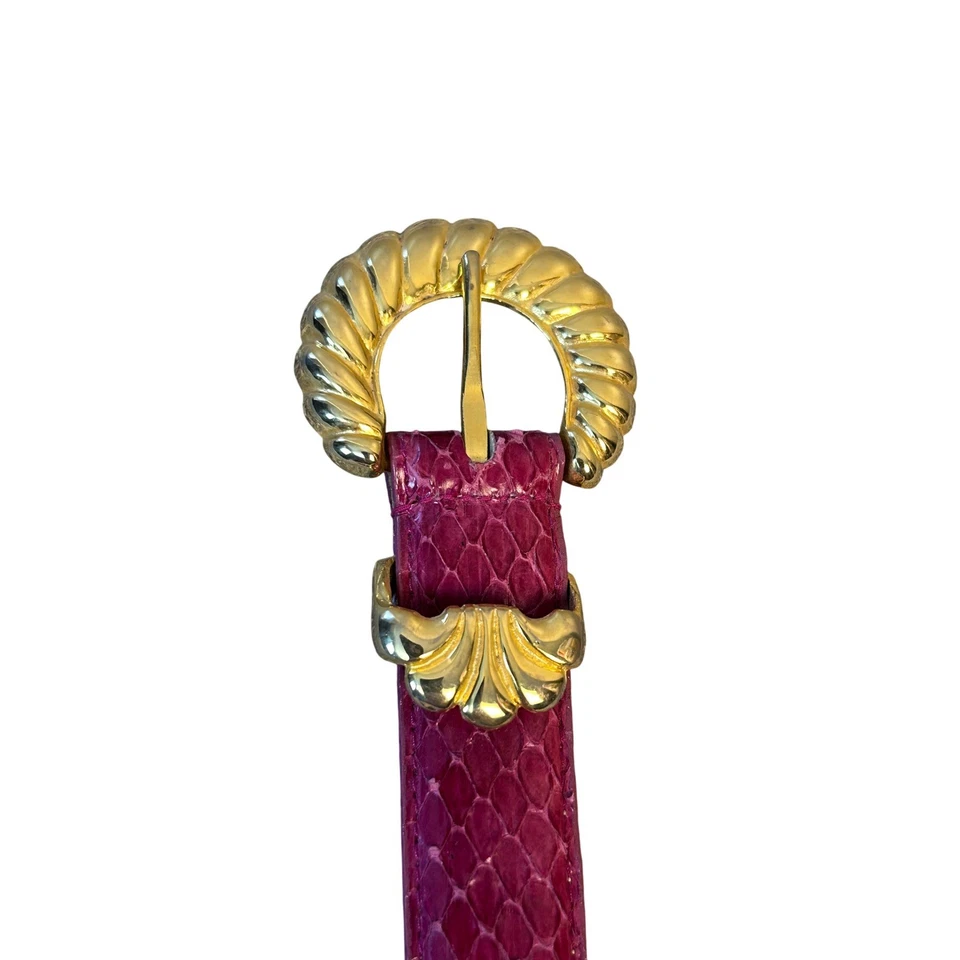 Cinturón de cuero Saks Fifth Avenue rosa piel de serpiente hebilla dorada para mujer pequeño Foto 2 de 4
