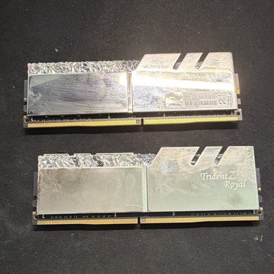 G.SKILL Trident Z Royal 32GB (2x16GB) DDR4-3200 DIMM RAM F4-3200C16D-32GTRS