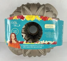 The Pioneer Woman Nonstick Petal Fluted Cake Pan Bundt Cast Aluminum Flower NEW!