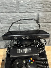 Microsoft Xbox 360 S 250GB Console Bundle Model 1439 W/ Controller Kinect & Char