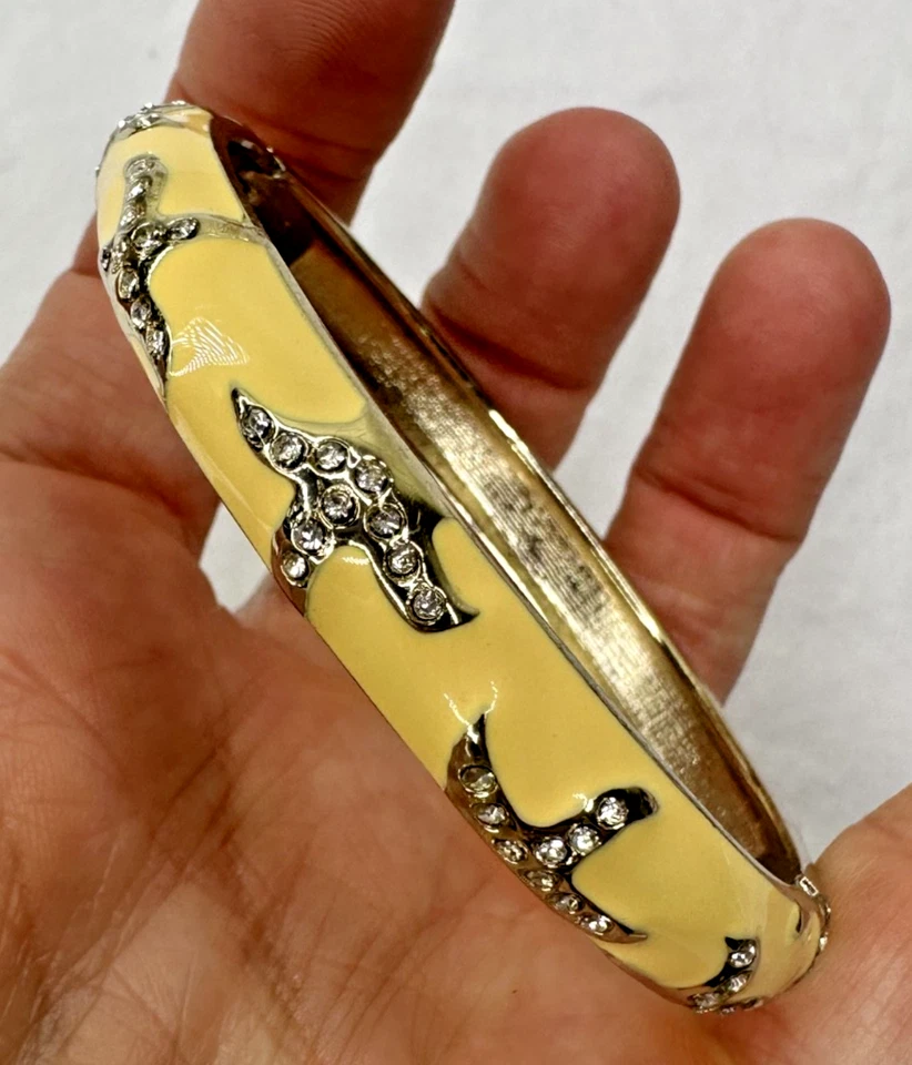 Joan Boyce Enamel Starfish Hinged Bracelet Yellow Enamel Crystals Stunning Gold - Image 2 of 4