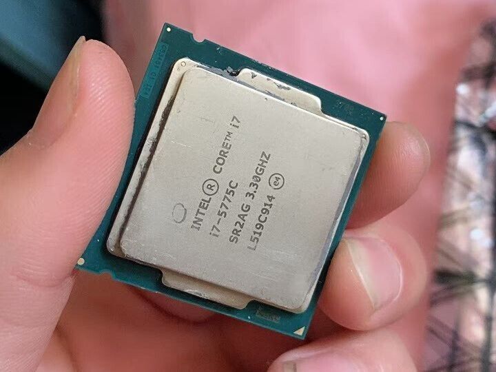Intel Core i7 5775C LGA1150 CPU Processor 3.3GHz up to 3.7 Intel Core i7 5775C LGA1150 CPU Processor 3.3GHz up to 3.7