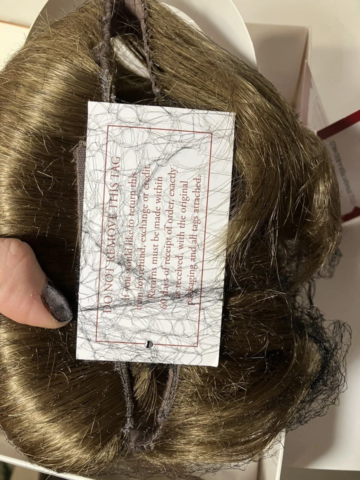 Peluca ALYSSA POR ENVIDIA Alan Eaton NUEVA EN CAJA CON ETIQUETAS Marrón Claro Peek-a-boo Halo Foto 3 de 4