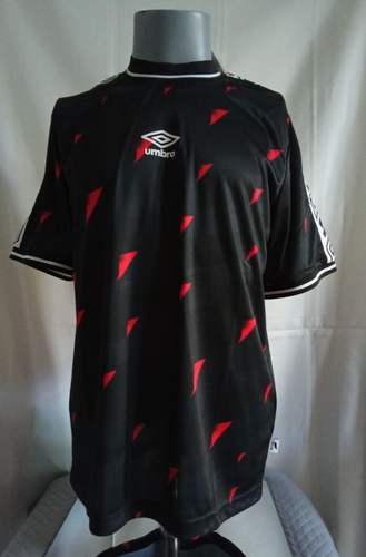 Mens Umbro T Shirt (S) Carling Ltd Edition Short Sleeve Taped Jersey Blk/Red NWT
