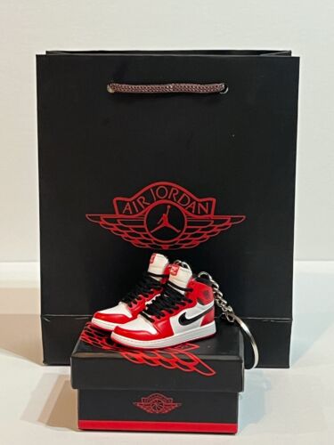 3D Sneaker Keychain Nike Air Jordan 1 Chicago L&F 2' - Afbeelding 1 van 8