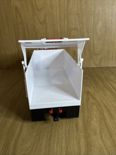 Ertl Big Farm Peterbilt 367 Truck With Grain Box Lights & Sounds Works 1/16th - Picture 8 of 19