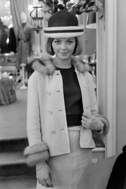 Barbara Lass trying on a hat in the 'Christian Dior' boutique   1962 Old Photo 2