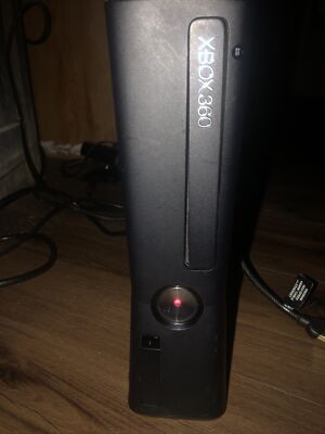 Xbox 360 S With RROD. With Kinect And Halo Special Edition Controller.