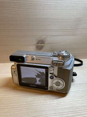Fujifilm FinePix E500 3x Zoom Digital Camera Silver