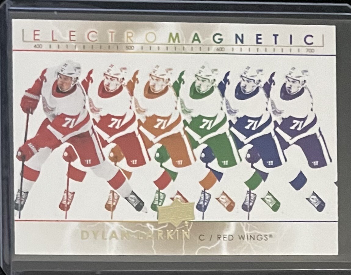 2021-22 Upper Deck Series 1 Electromagnetic Gold Dylan Larkin #EM-9