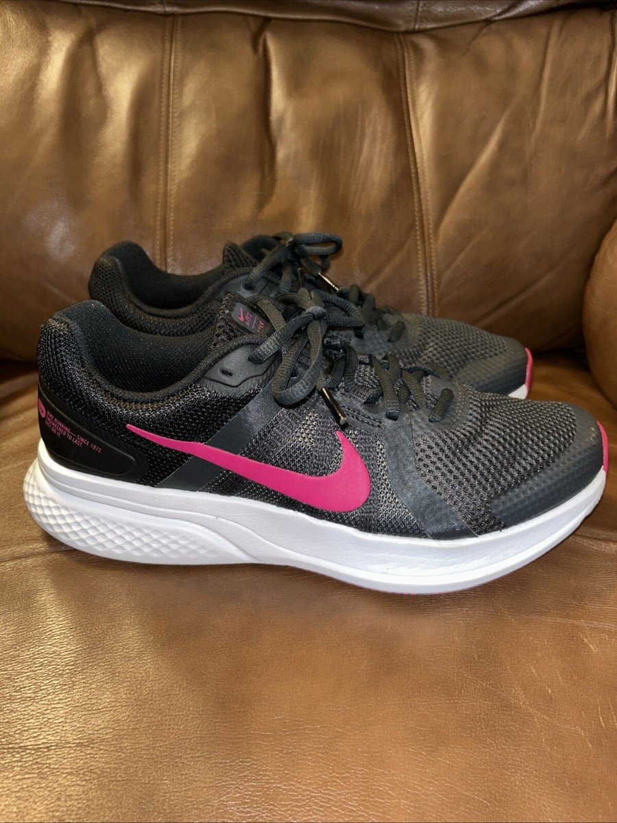 NIKE Women's Run Swift Running /Athletic Shoe Grey/Berry Size 11